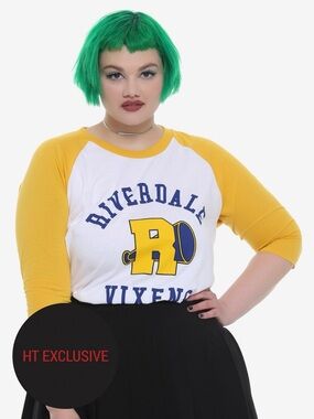 Hot Topic White and Yellow Riverdale Vixens Raglan Tee Size 3X NWT